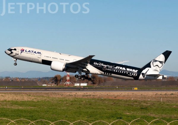 BOEING 777-32WER