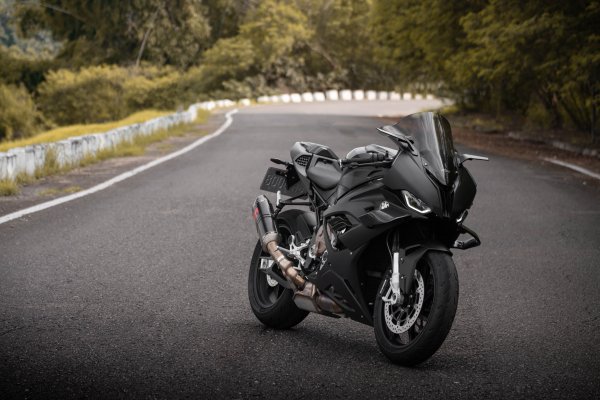 M1000rr-matte-black-daytime-running-lights
