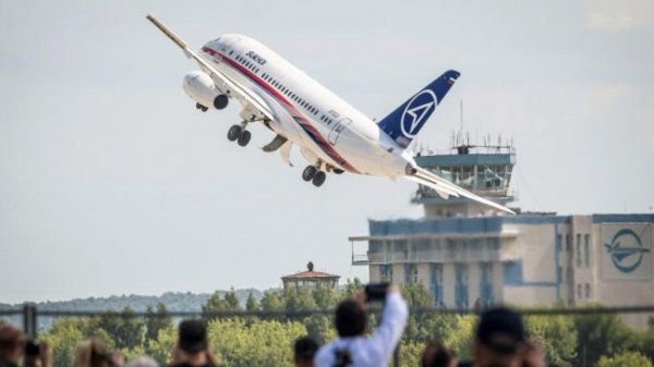 Самолёт Sukhoi Superjet 100