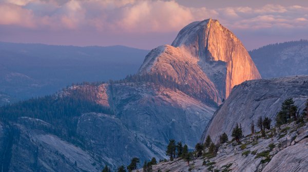 HalfDomeYosemite ROW8093920979 UHD