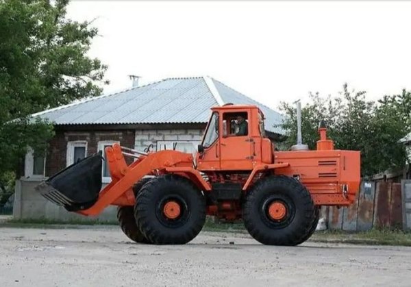 ХТЗ Т-156Б-09