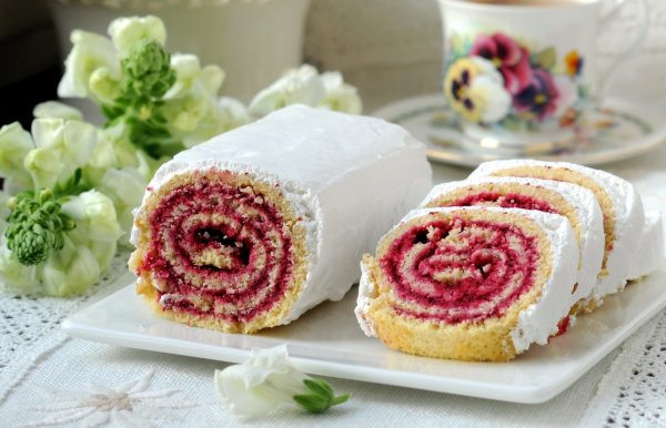 Sladkoe-vypechka-rulet-krem