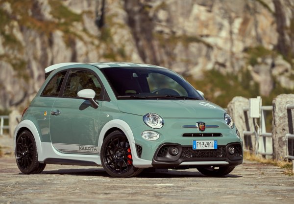 ABARTH 695 (2019г. )