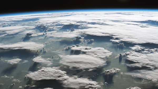 AmazonClouds ROW0640668790 UHD