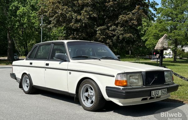 VOLVO 244 TURBO (1984г. )