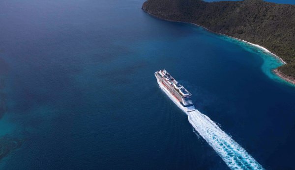 Celebrity-equinox-sudno