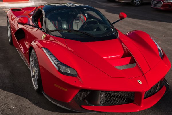 laferrari-supercar-red-peredok