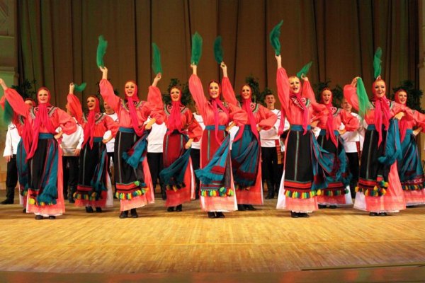 РУССКИЕ НАРОДНЫЕ ПЕСНИ - Русский народный хор им. М. Е. П - Как по горкам по горам