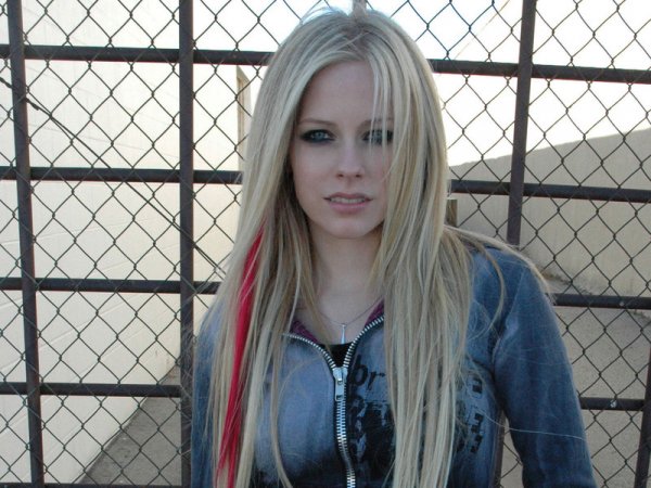 Avril lavigne 93-medium