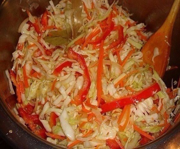 Бысmрая засолка капусmы горячuм способом