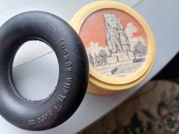 Ручной эспандер за 28 копеек и складной пластмассовый стакан