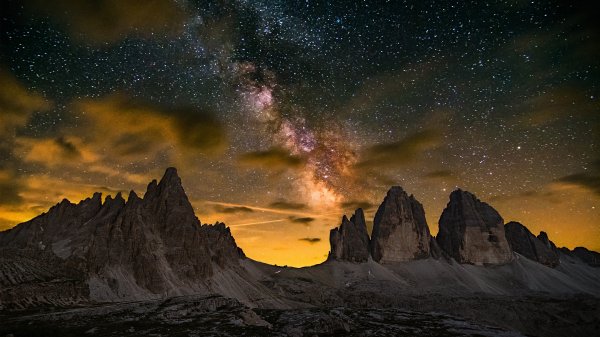 DolomitesSky ROW6574321167 UHD