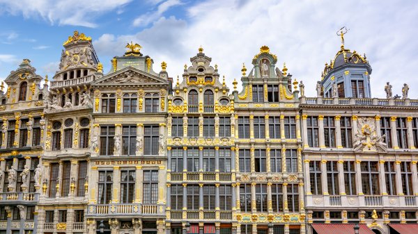GrandPlace ROW9942052634 UHD