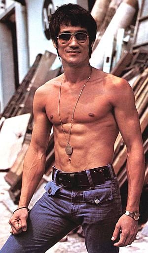 Bruce-Lee-Shirtless-Jean
