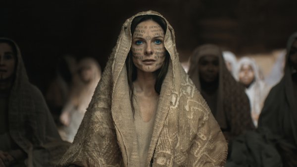 Dune-part-2-lady-jessica-rebecca-ferguson-4k-wallpaper