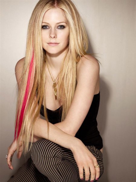 Avril lavigne 5-medium