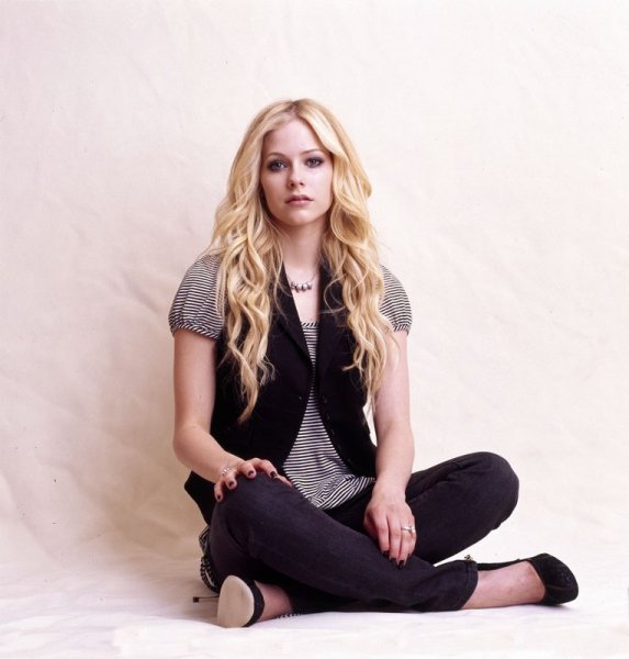 Avril lavigne 18-medium