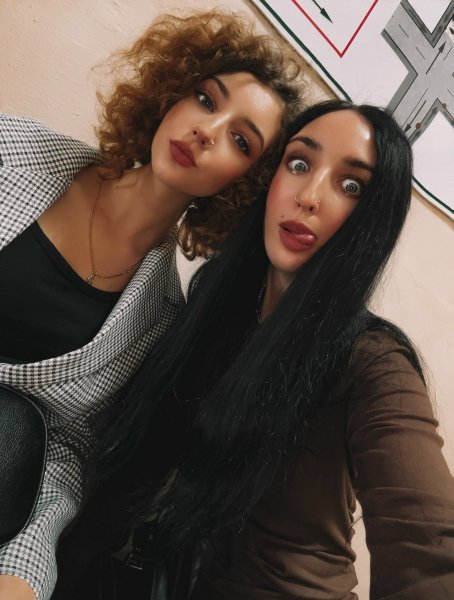 (33)