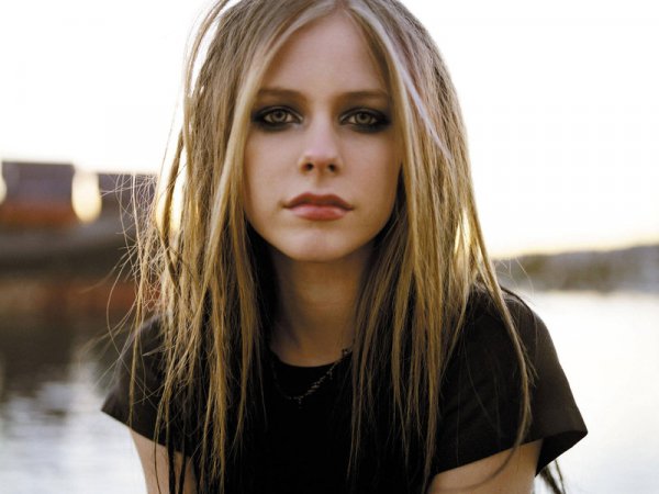 Avril lavigne 83-medium