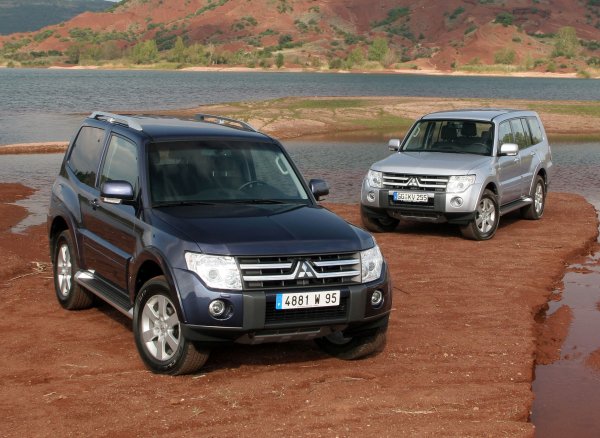 MITSUBISHI PAJERO (2006г.)
