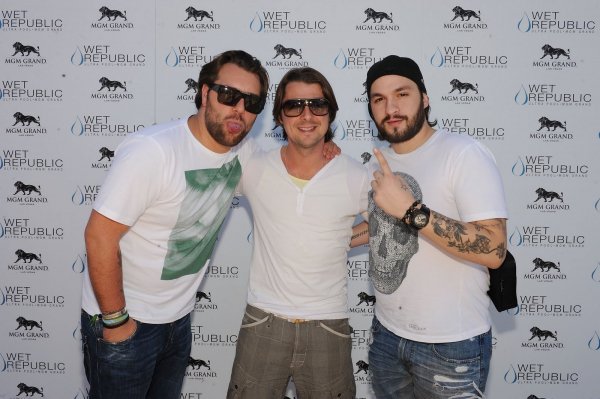 Swedish House Mafia feat. John Martin - Save The World Extended Mix