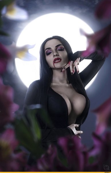nagih-biz-p-devushki-vampirshi-erotika-instagram-