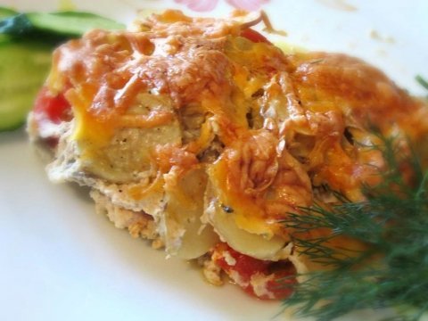 Восхитительная курица с грибами, запечённая под картофельной