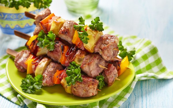 Шашлык из свинины с овощами на мангале