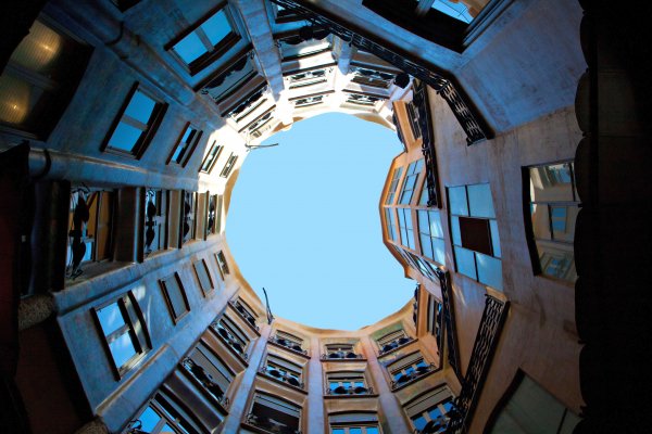 Blue-daylighting-architecture-symmetry-photography