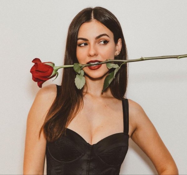 Victoria Justice - Too Fuckin' Nice