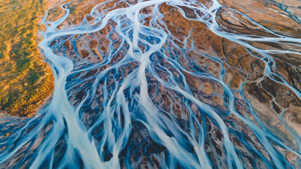 GlacialRivers ROW2329464113 UHD