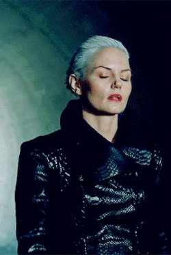 Dark-Swan-swagger-once-upon-a-time