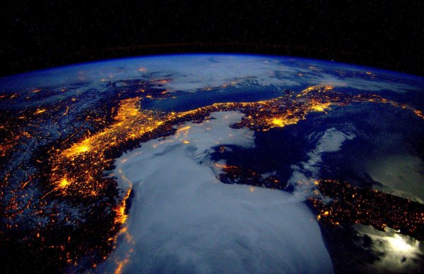 Images-of-Earth-From-a-Year-in-Space-21