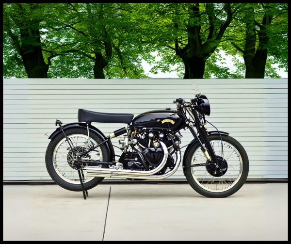 VINCENT BLACK LIGHTNING REPLICA (1949г.)