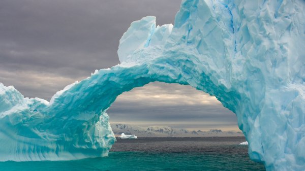 ArchedIceberg ROW4666187976 UHD