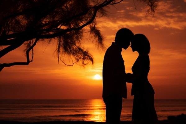 Side-view-romantic-couple-outdoors 23-2150948104