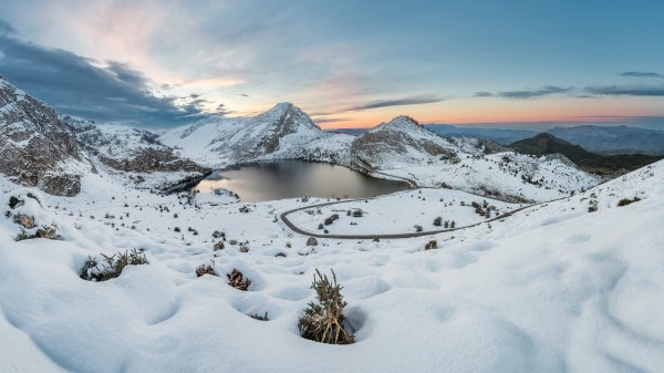 WinterCovadonga ROW0034591599 UHD