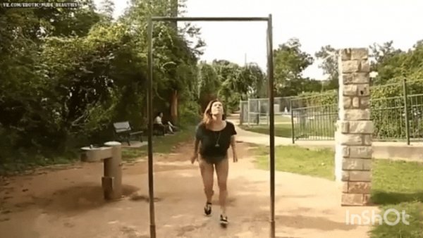 На турнике