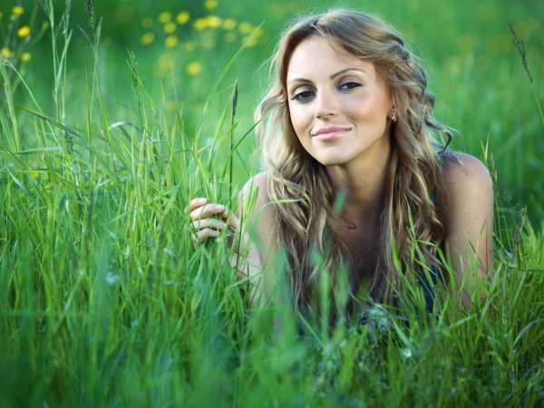 Beautiful girls wallpapers (17)
