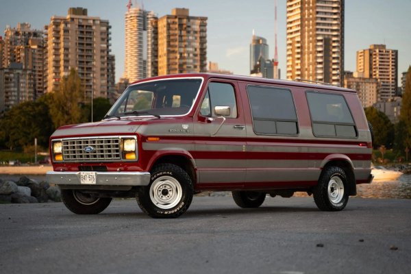 FORD ECONOLINE E-150 CONVERSION VAN (1989г.)