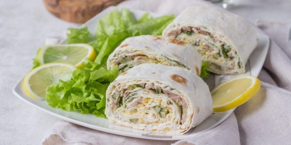 Рулет из лаваша с тунцом