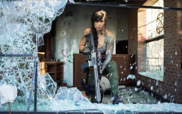 Oruzhie-model-model-women-kosplei-cosplay-girls-with-guns-ma
