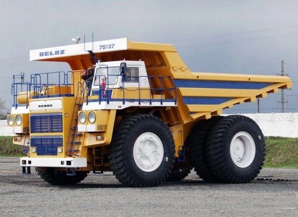 БелАЗ-75137