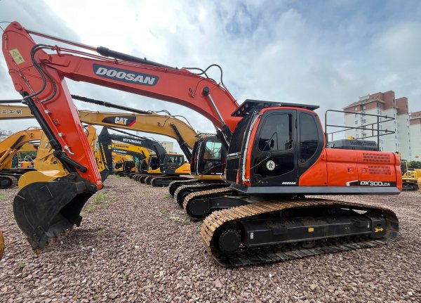 DOOSAN DX 300LCA