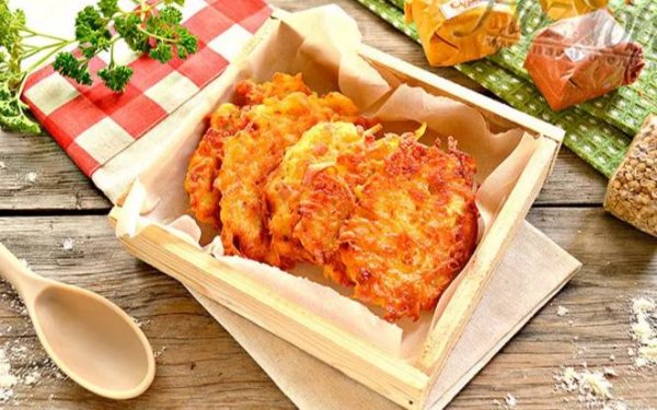 Артофельные драники с ветчиной и сыром