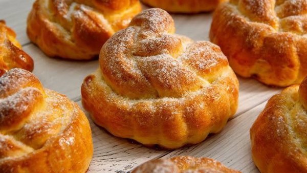 Булочки с сахаром из слоёного теста