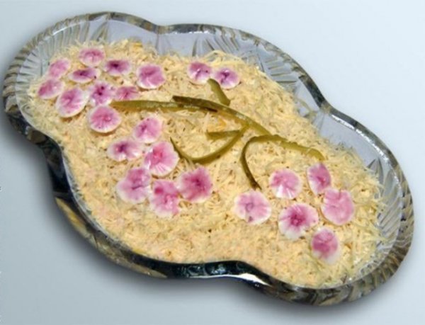 salat-vetka-sakury