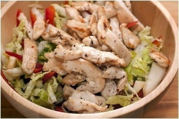 Салат с пекинской капустой и курицей