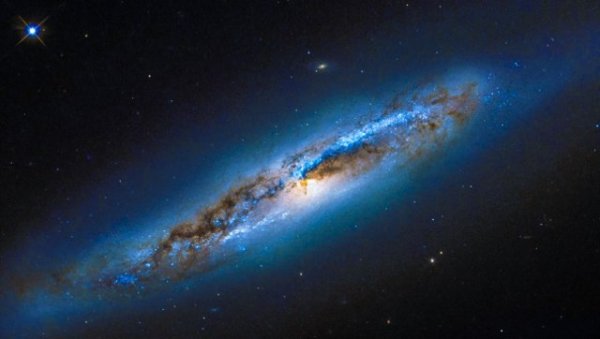 Галактика NGC 4388 В Скоплении Девы