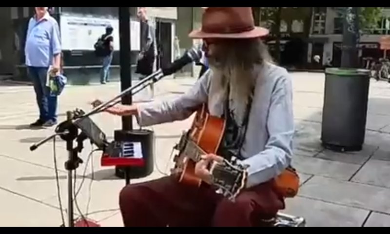 Funkin up the Blues on the Street in Frankfurt - Suzie Q